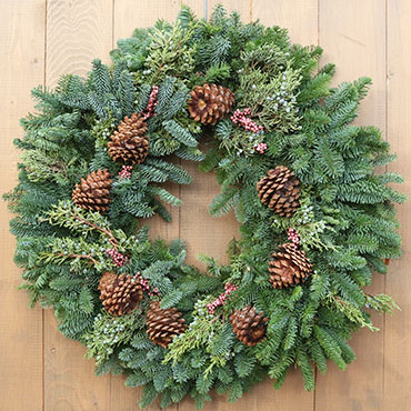 holidayWreath_pepperberry_5L9A7467