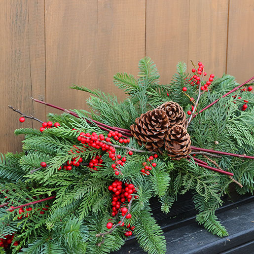 holidayCenterpiece_berriesAndBranches_5L9A7518