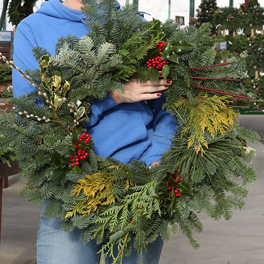 holidayWreath_festive_5L9A2589